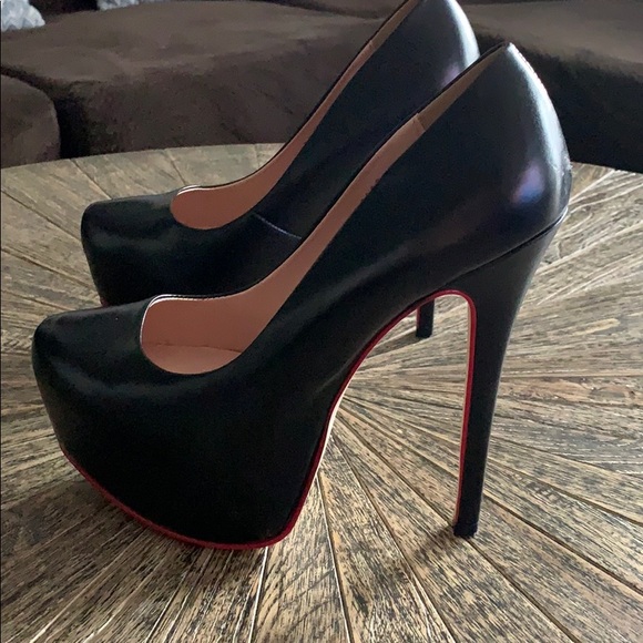 High heels - Picture 3 of 3